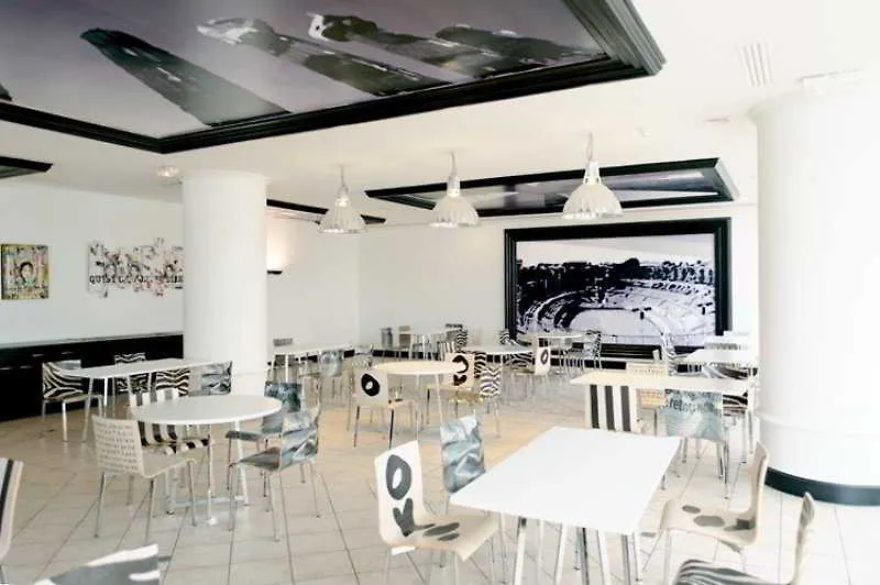 Hotel Arles Plaza