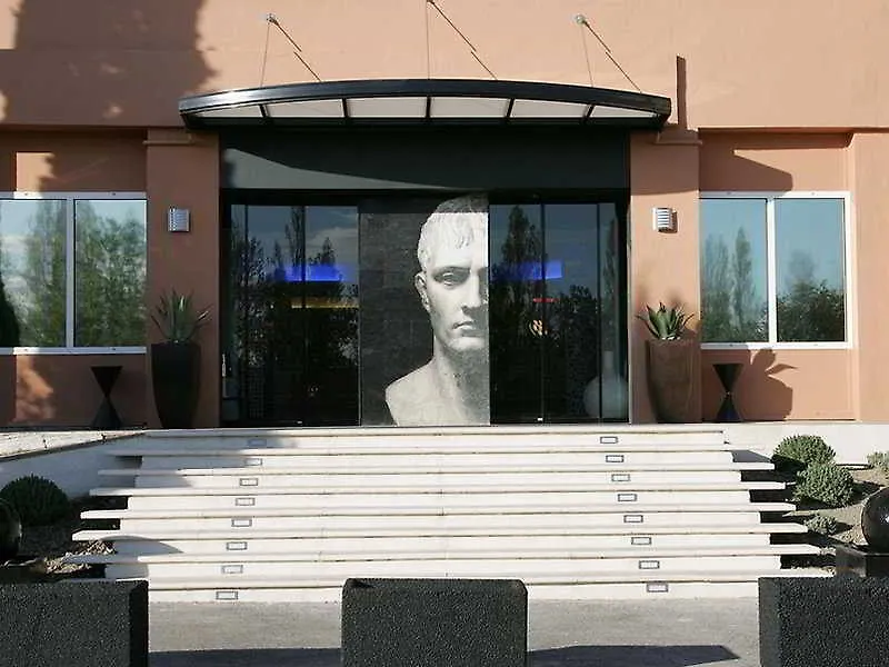 Hotel Arles Plaza