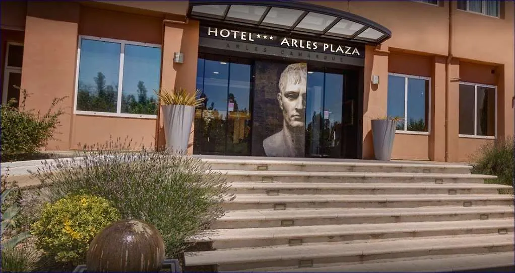 Hotel Arles Plaza 4*,